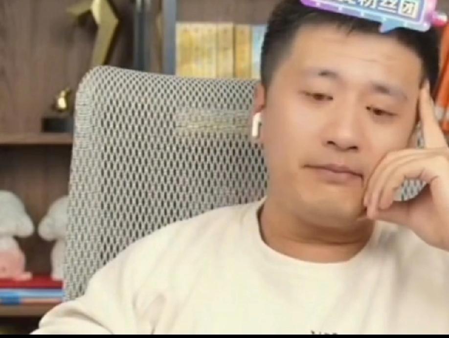 一路走来，他太累了。可能我可以放心不下的就是女儿。好在，他用努力为女儿挣下了一座