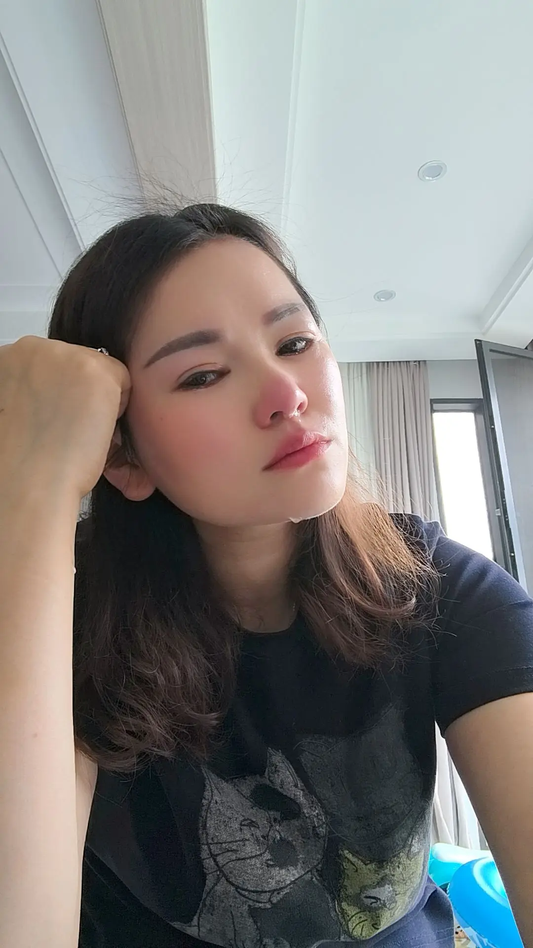 亲爱的，今天把你的照片推给，我看着哭了一个晚上，想起和你在一起的点点滴...