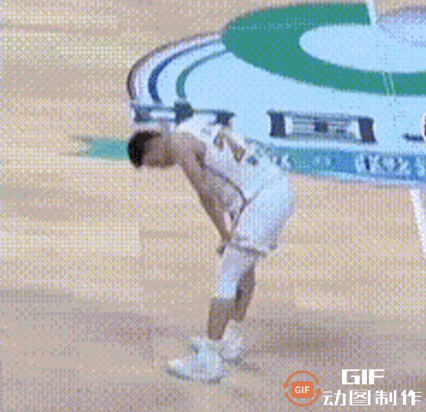 光头裁判：没事张公子，我保你赢。今天晚上不会是这个结局吧？[捂脸]