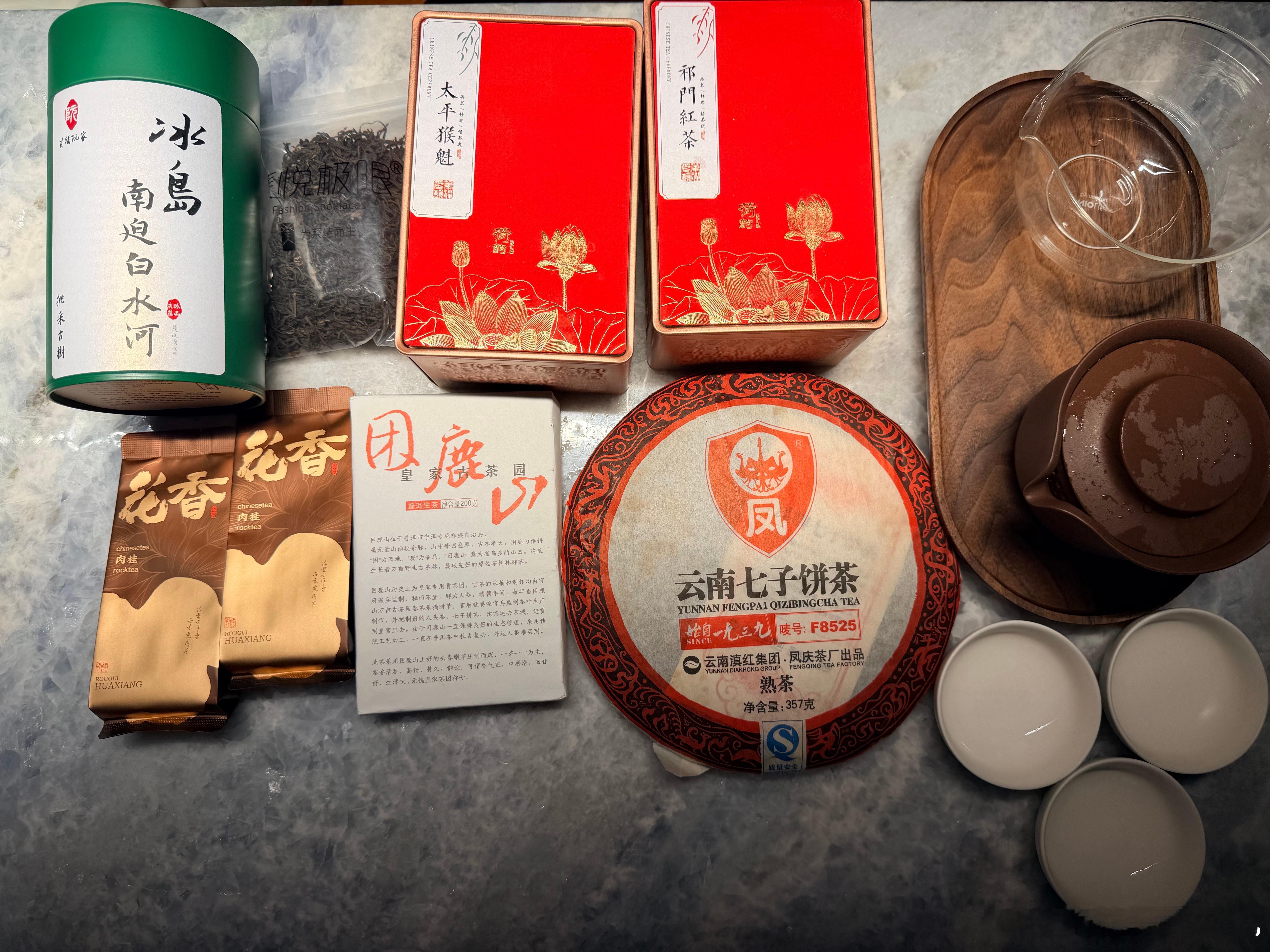 这两天茶瘾太大了，就问 ES9 小定验证群的车友，有没有做茶叶生意的，很想买一点