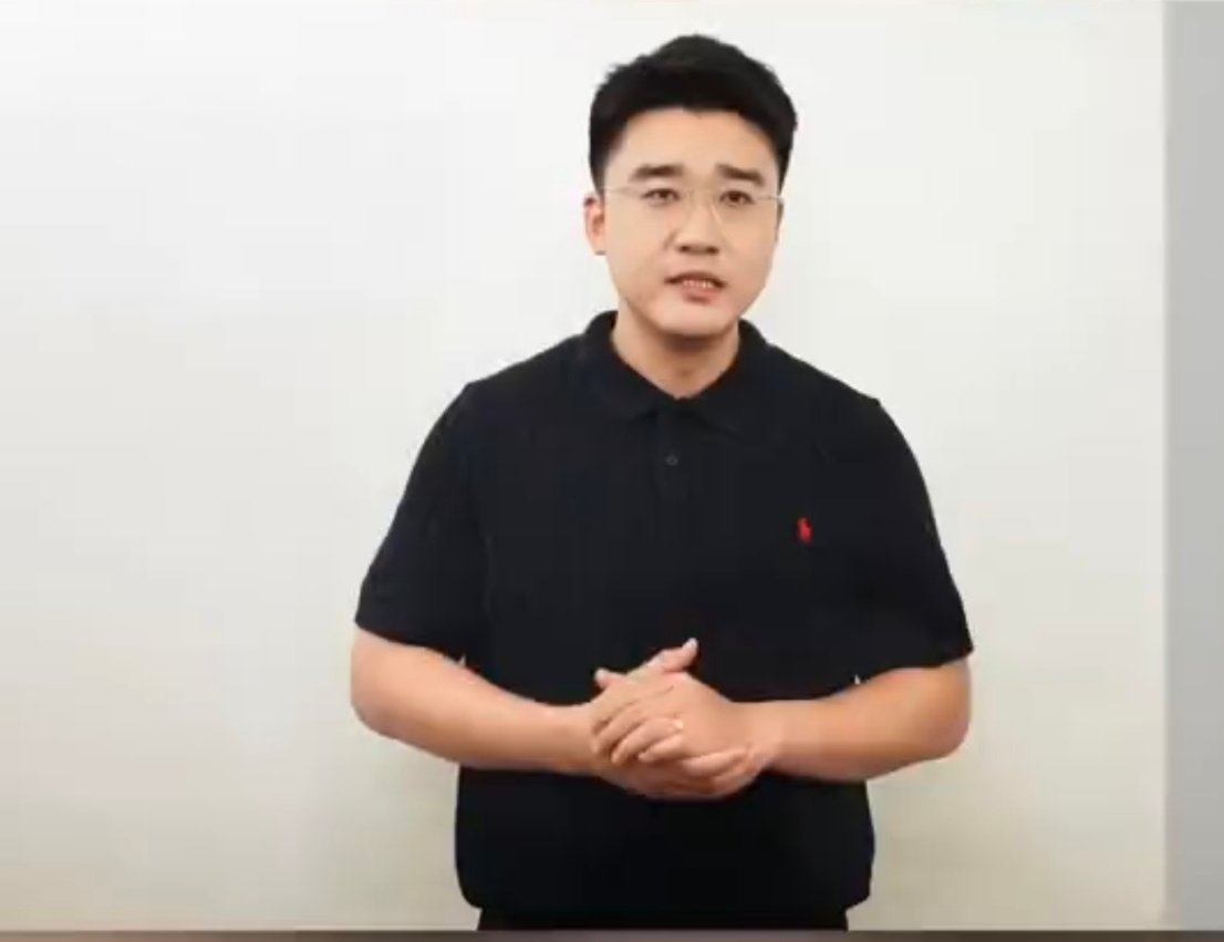以前总觉得想要拍出好看的照片，一定要准备专业设备。现在不一样啦，有了智能修图的加