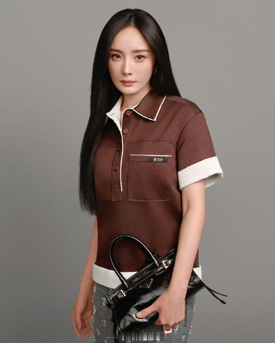 杨幂 穿prada气质真好，行走的衣架子，太适配了