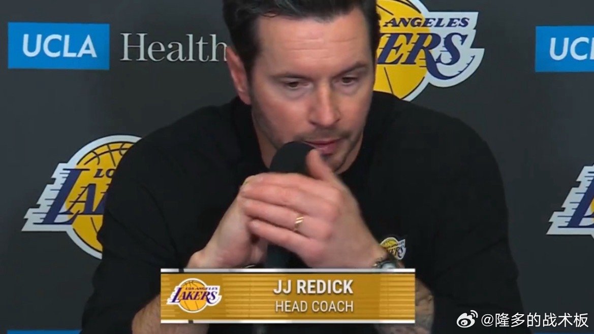 雷迪克：“今晚缺了斯玛特，彻底伤害了我们。我们需要斯玛特，需要他的控球能力。”湖