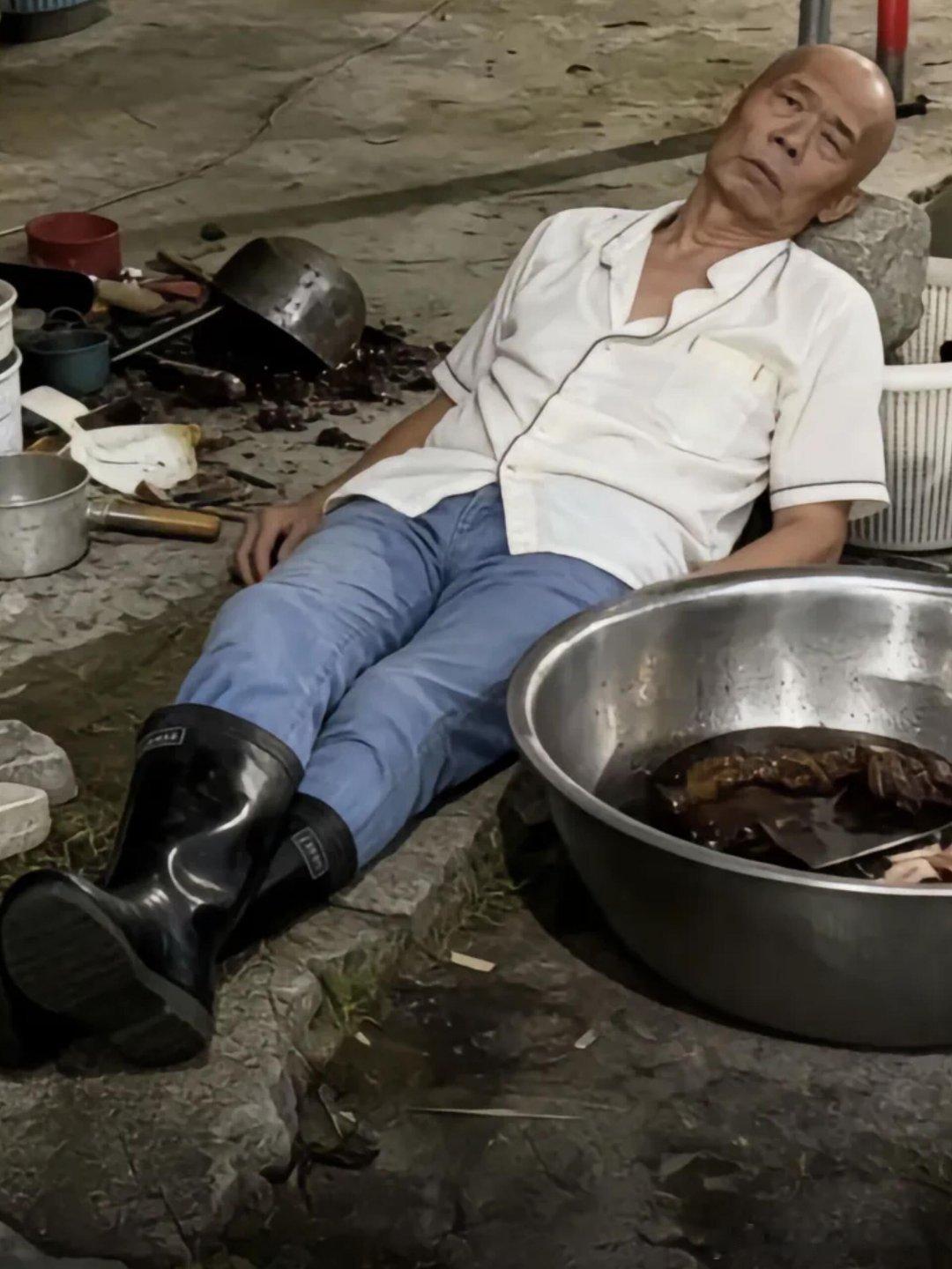 莫氏鸡煲上外卖了老莫以为能省事结果更忙了 顺德莫氏鸡煲外卖上线！门口从排长队变骑