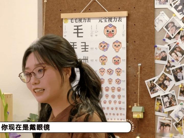 李乃文近视老花还散光李乃文眼镜没有镜片毛雪汪 得知他的眼部状态后，不少观众感慨岁