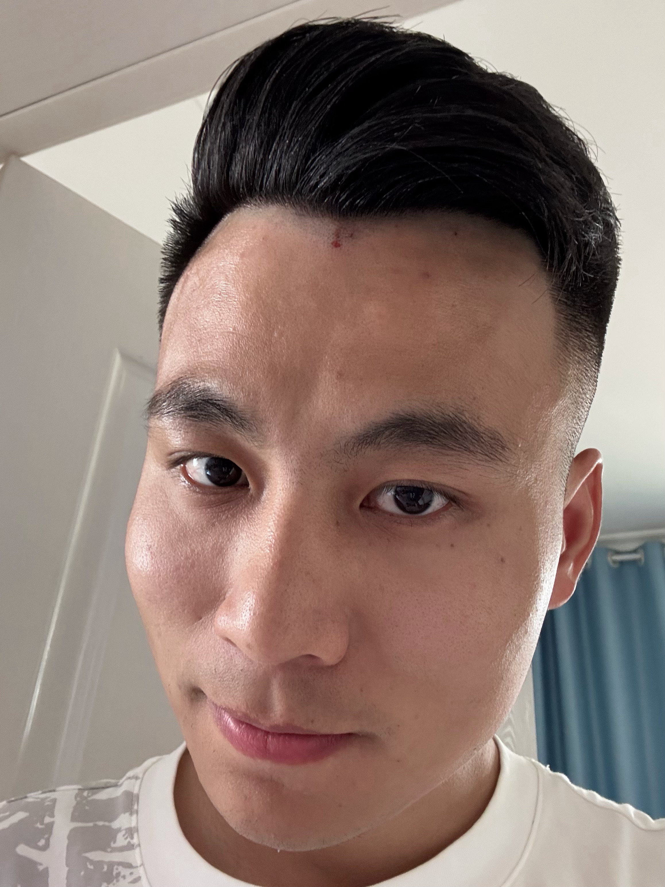 有没有理发师朋友？我有个疑问❓为什么托尼老师老是对我的美人尖执着得很～每次都要用