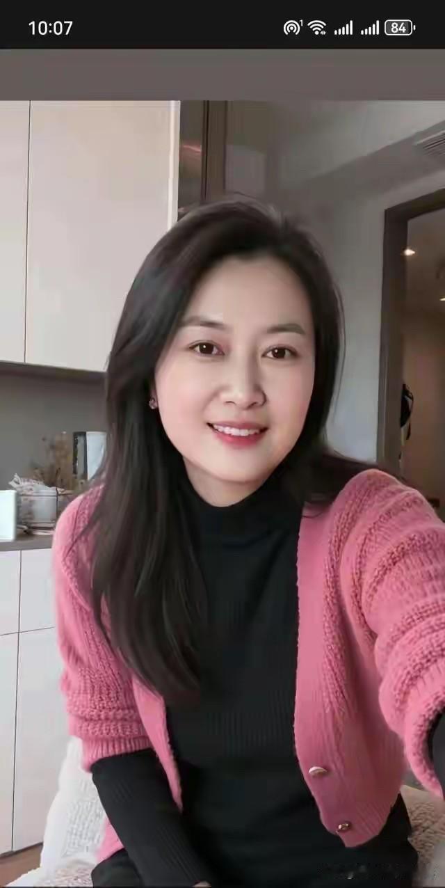 一个男人最可悲的是什么
就是穷
一个女人最可悲的是什么
就是丑
所以
男人的穷就