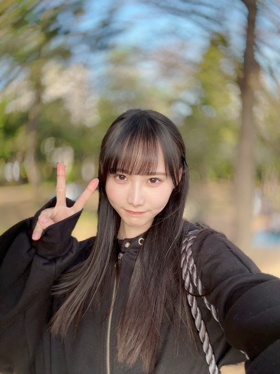 高井俐香「一人で海を見に行きました。(T＿T)ヾ(･ω･*)ﾅﾃﾞﾅﾃﾞまあ多分