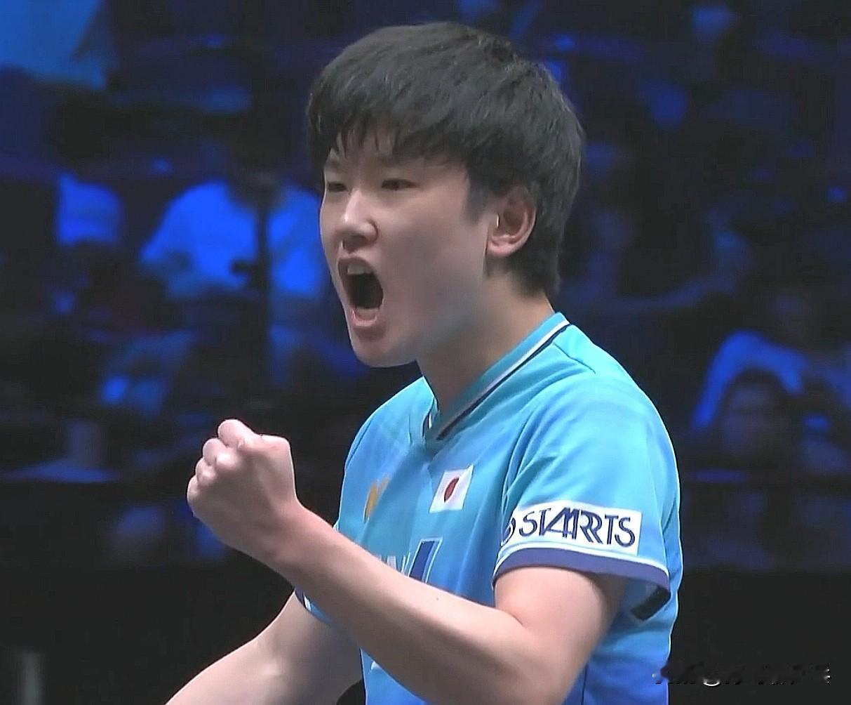 张本智和与松岛辉空打成 2-2 平！
WTT 瑞典大满贯男单半决赛，张本智和对阵