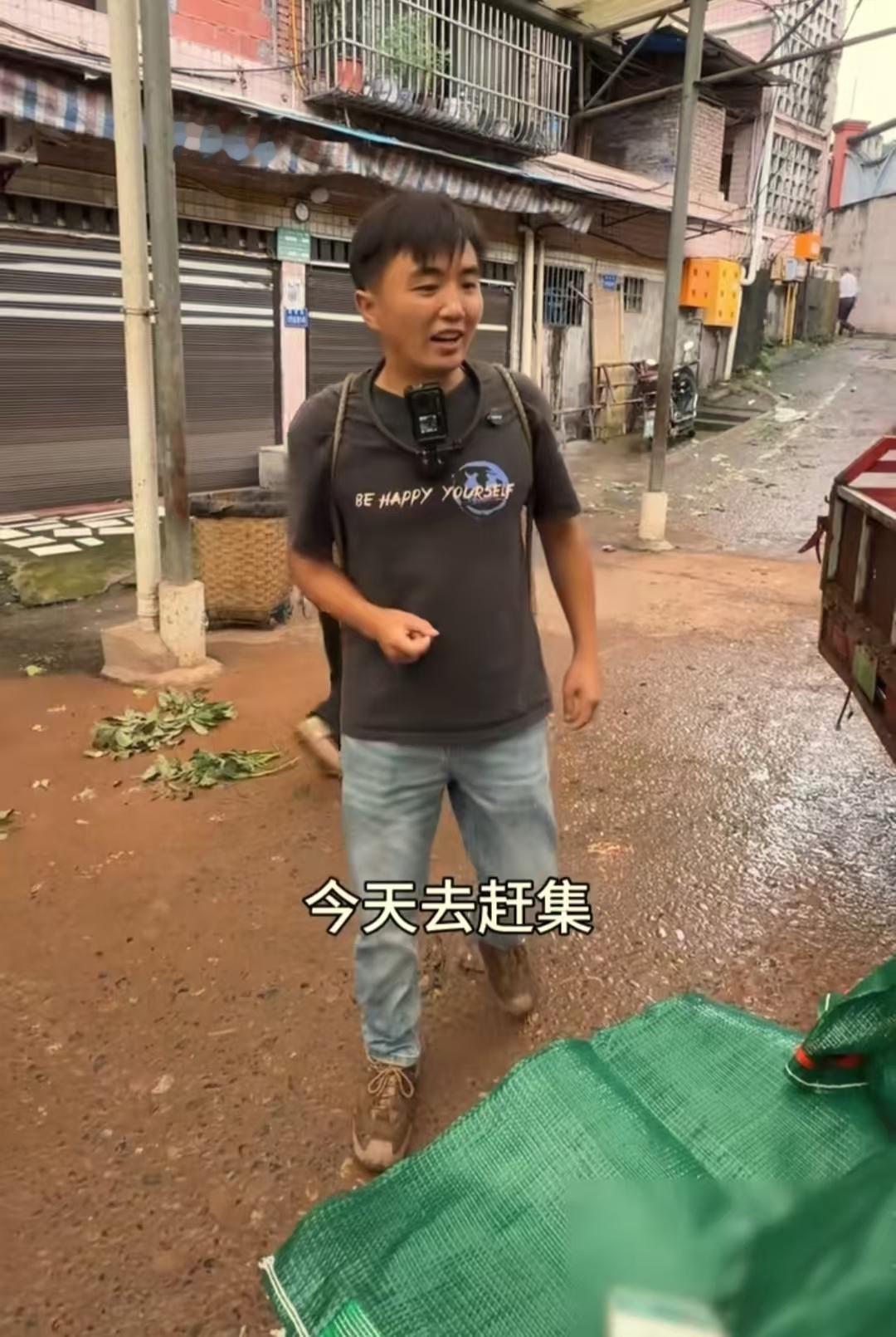 有句话
我一直不敢说
我发现徐三娃建房，有一个非常严重的问题，就是他竟然没有铺路