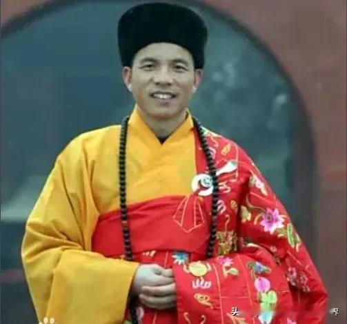 新任的少林寺方丈释印乐此前任白马寺方丈20年。白马寺同样也是河南的古寺。这位印乐