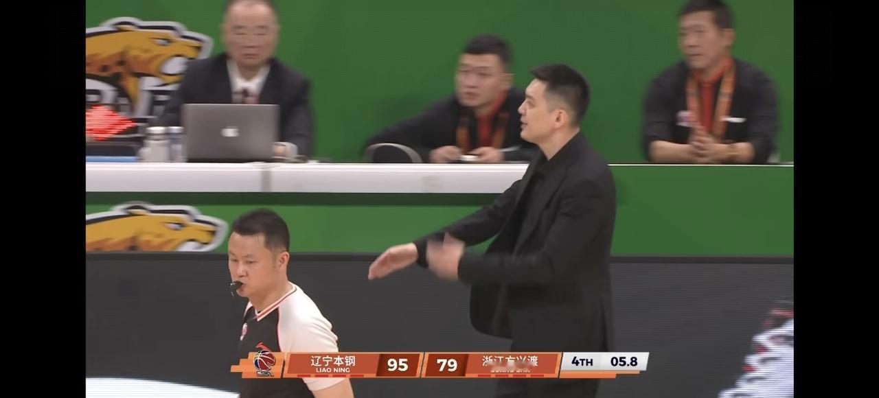 辽宁95：76浙江广厦，一场大胜，赛前有人预料：
1、第一场浙江广厦就打得一塌糊