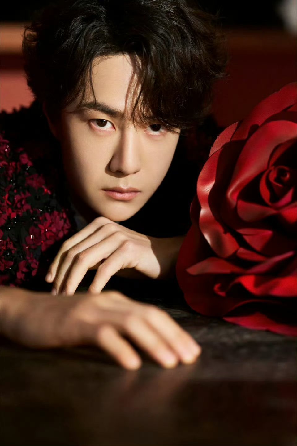 这胡同别让王一博看见了新年开工第一天，和博子哥一起打起精神来，马力全开