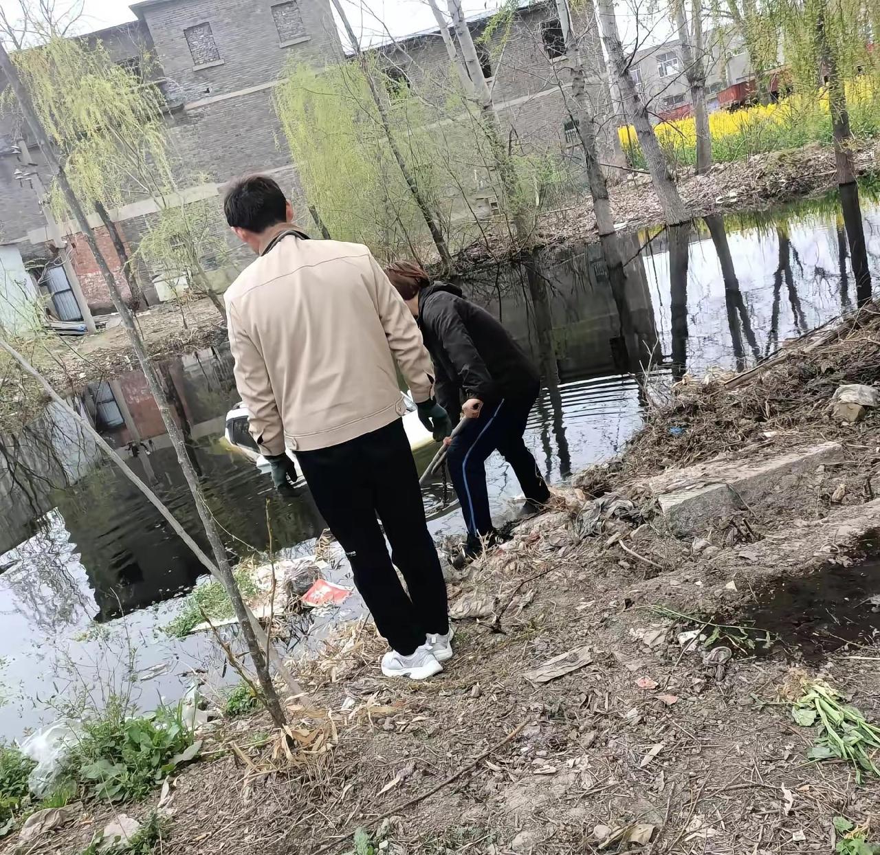 应急救援行动 汽车落水 救援现场 拖车 水上救援