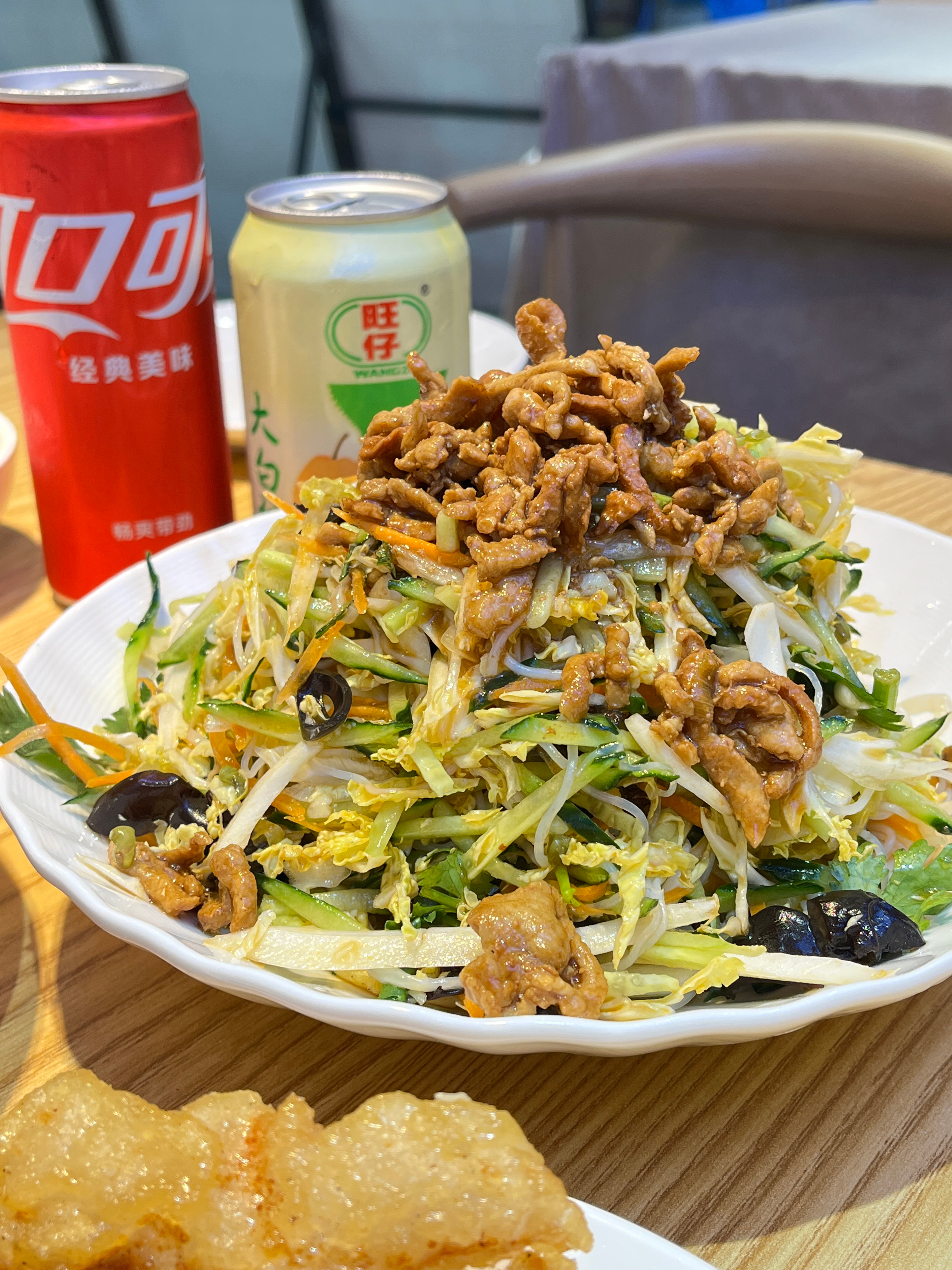 今晚和爸妈去吃东北菜！就在天河新天地后边的柏阳餐馆！店铺小小的，但是干净整洁✨名