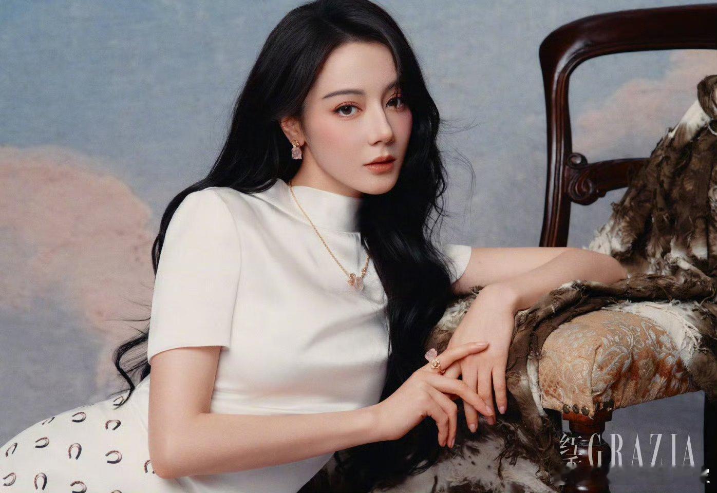 迪丽热巴红秀油画公主大片，红秀唯爱迪丽热巴！是唯爱！ 