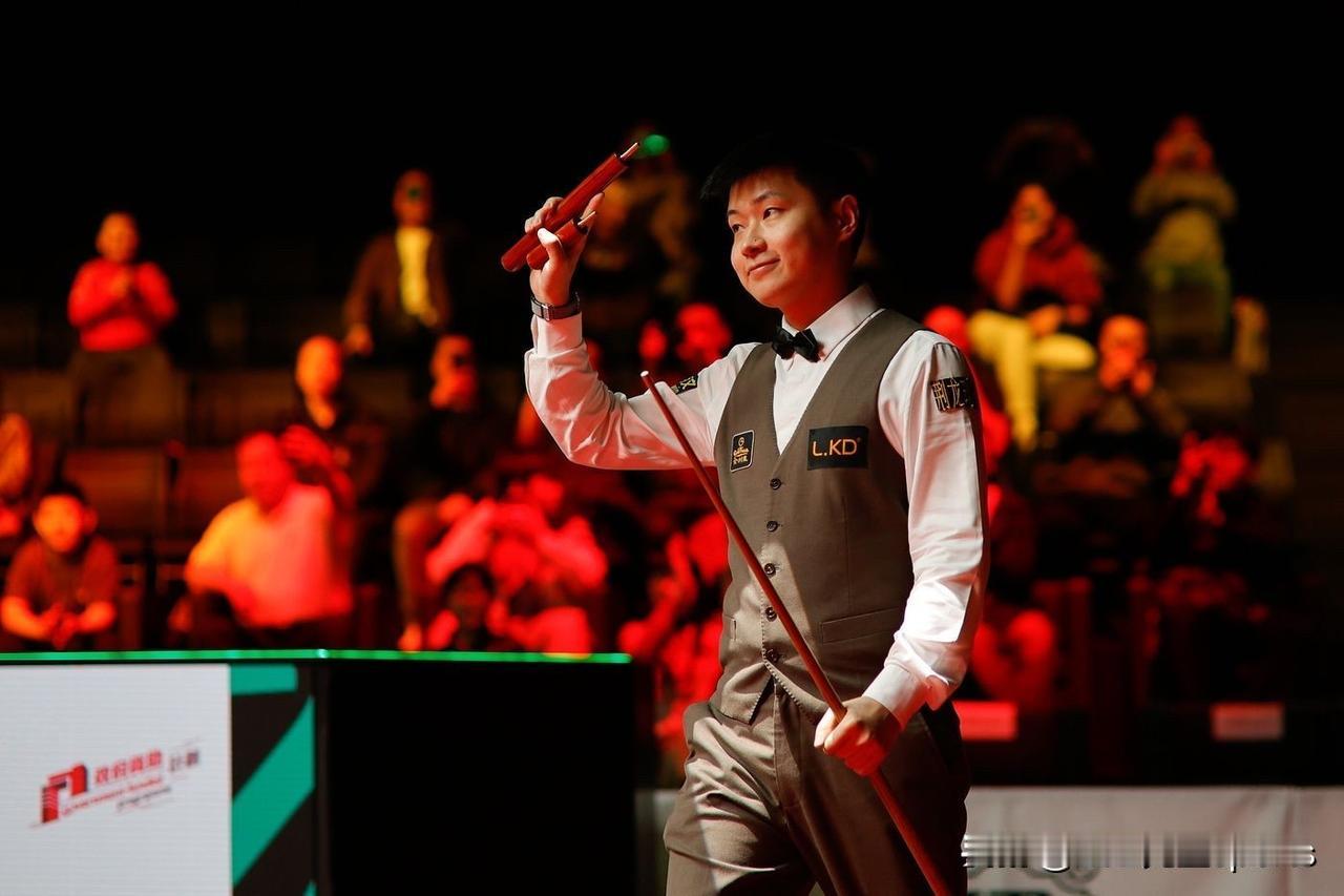 【中国选手排名赛冠军榜】赵心童世界大奖赛夺冠 凭借首次在中国夺冠，赵心童以4个排