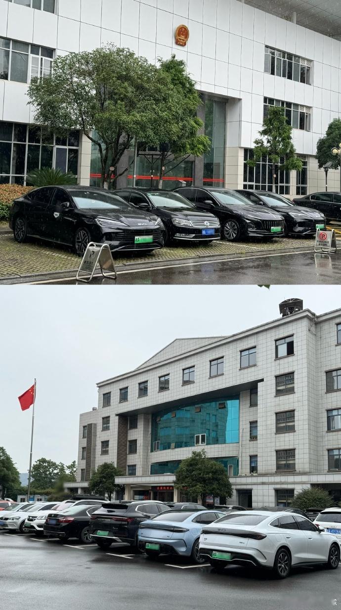 最近发现个有意思事，机关大院过去清一色的帕萨特、凯美瑞几乎不见了，取而代之的是满
