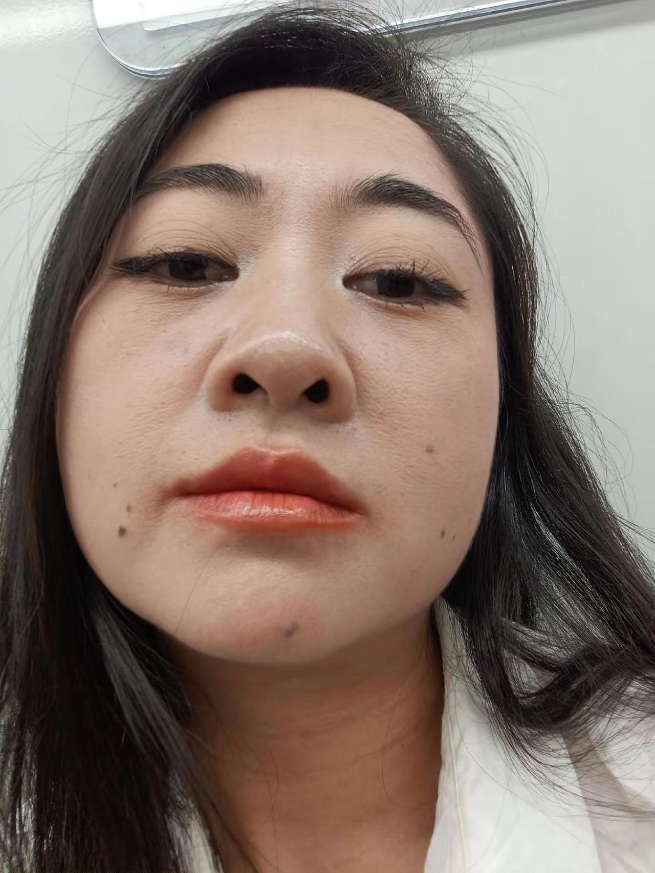 老了，化妆也不好看了