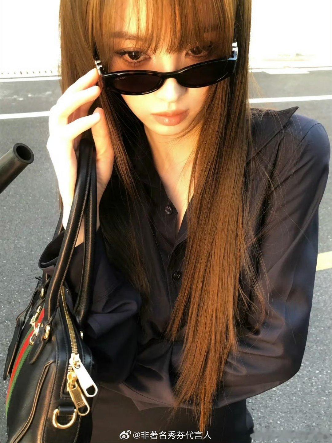 田曦薇出发时装周期待此女闪耀秀场。 ​​​