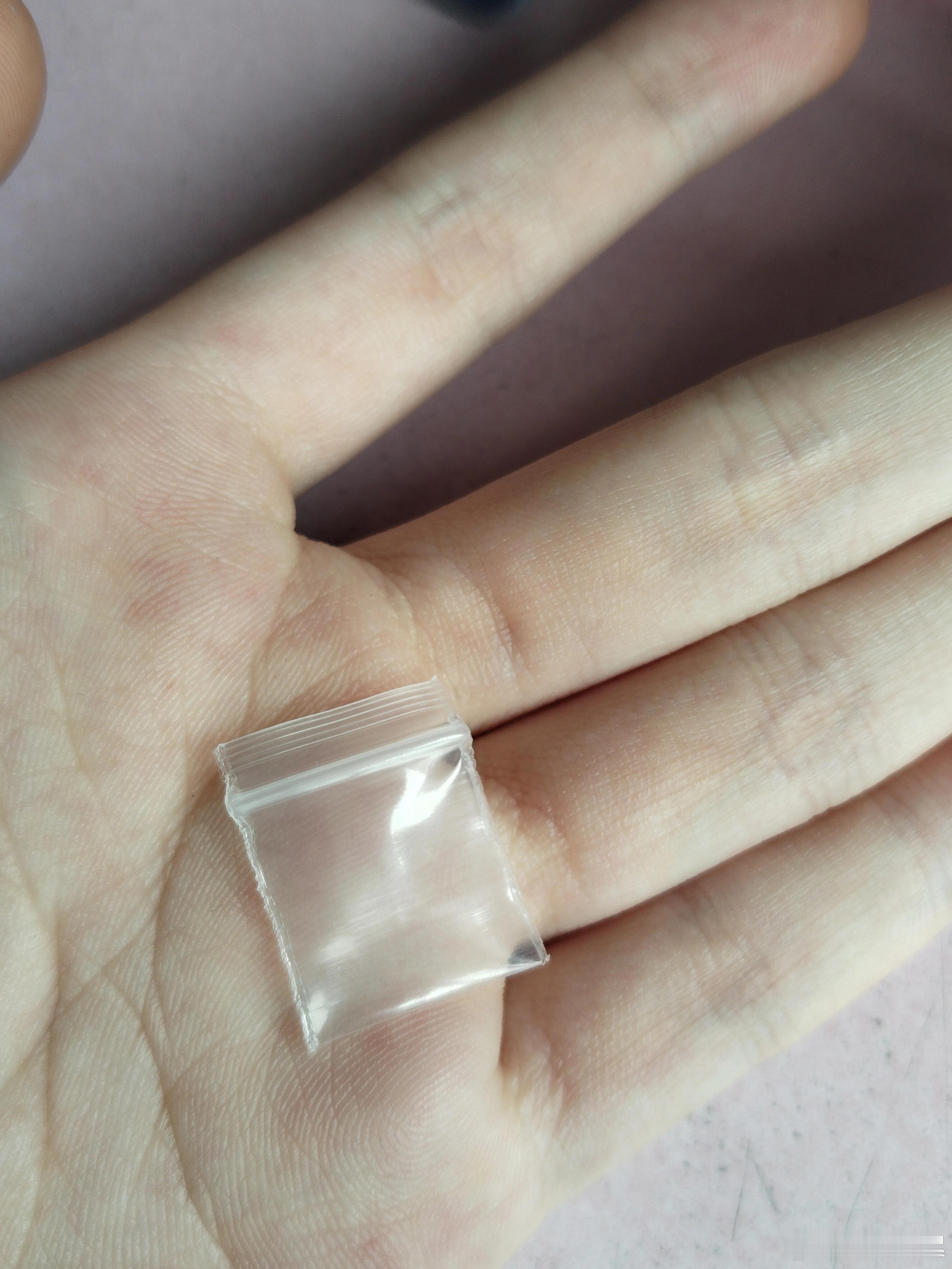 这么小的袋子能干嘛！尺寸买错了。。只有指甲盖那么大