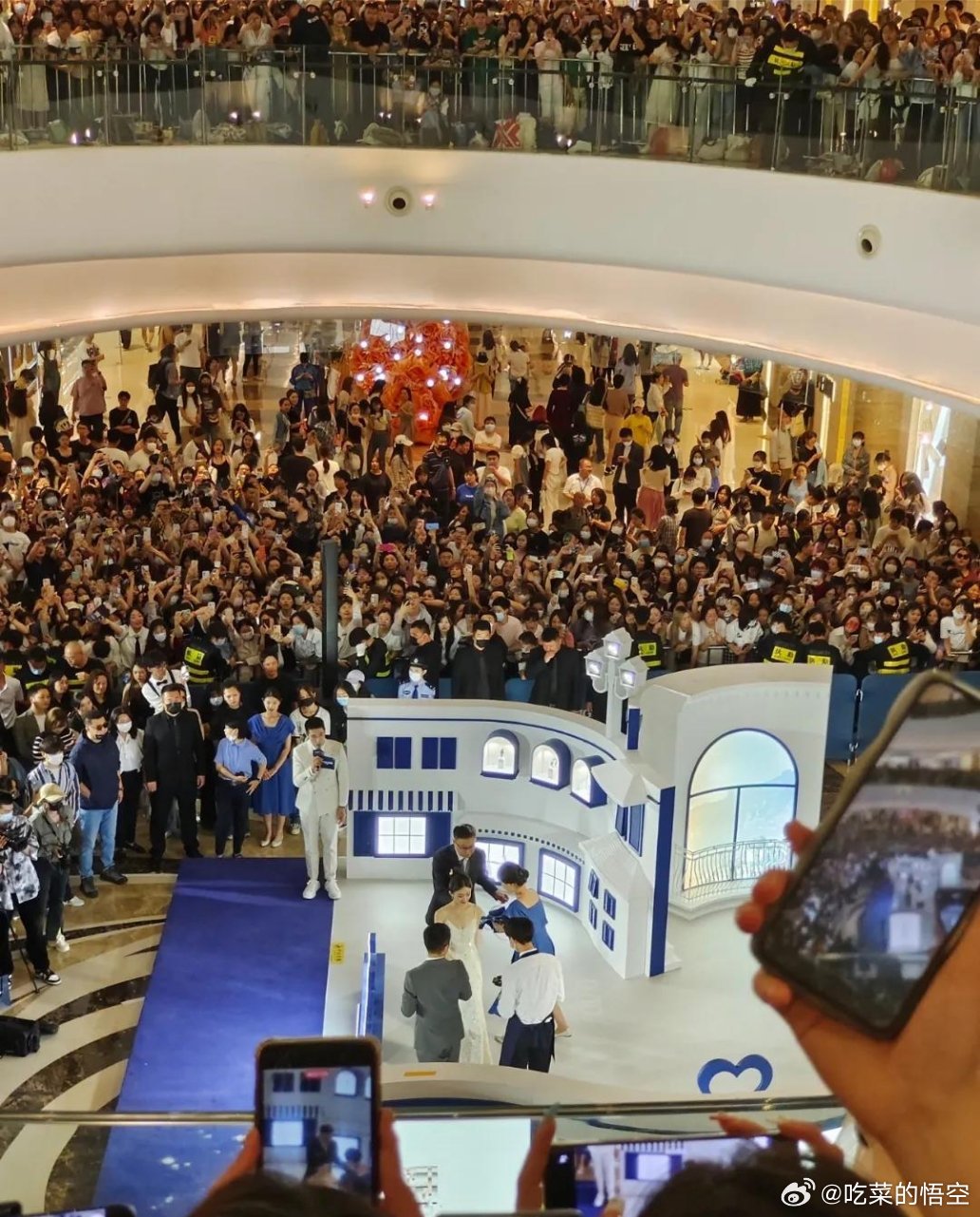 现在的网友也是有才，既没哭没闹、也没失控失态，就是普通累、普通憔悴，跟熬大夜赶工