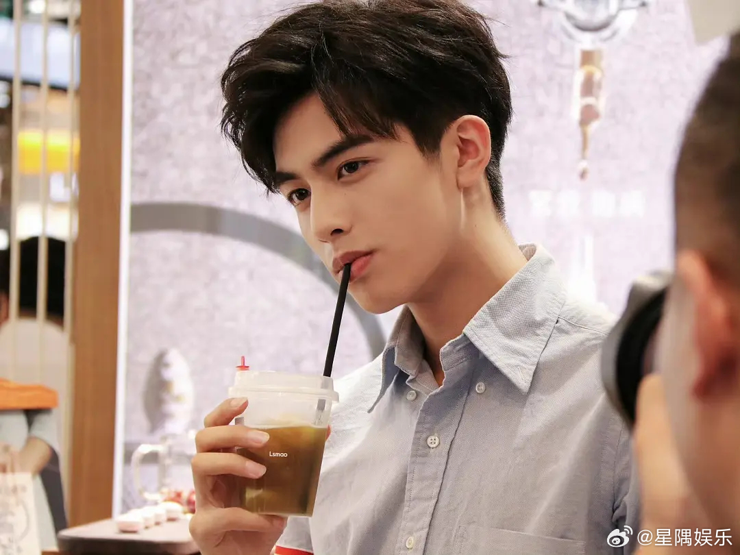 宋威龙 | 愚人节限定帅图 