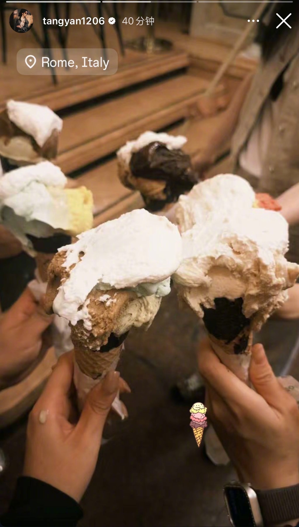 ins 更新又吃上冰淇凌了🍦唐嫣