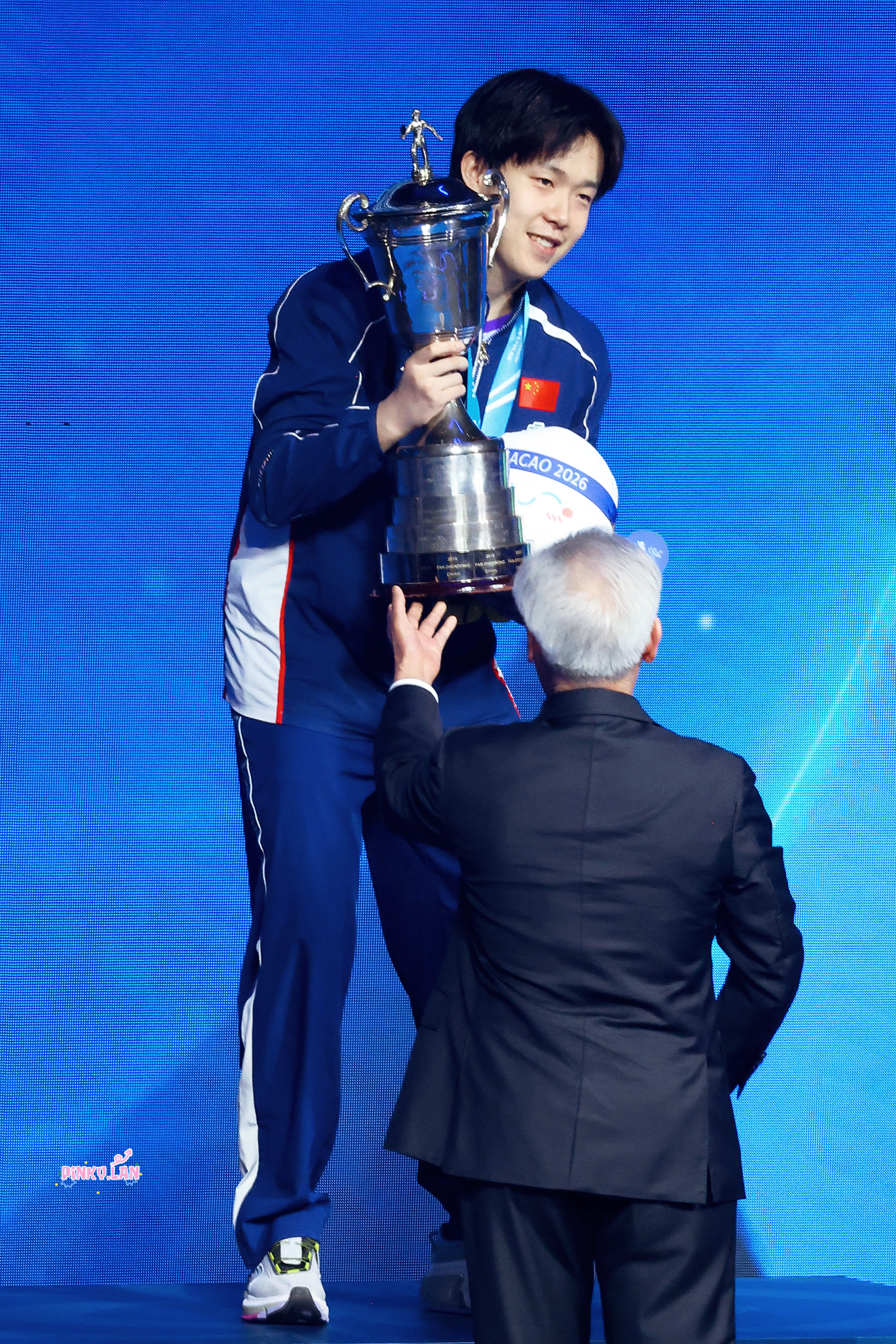 這一次你終於可以與獎盃對話了！王楚钦