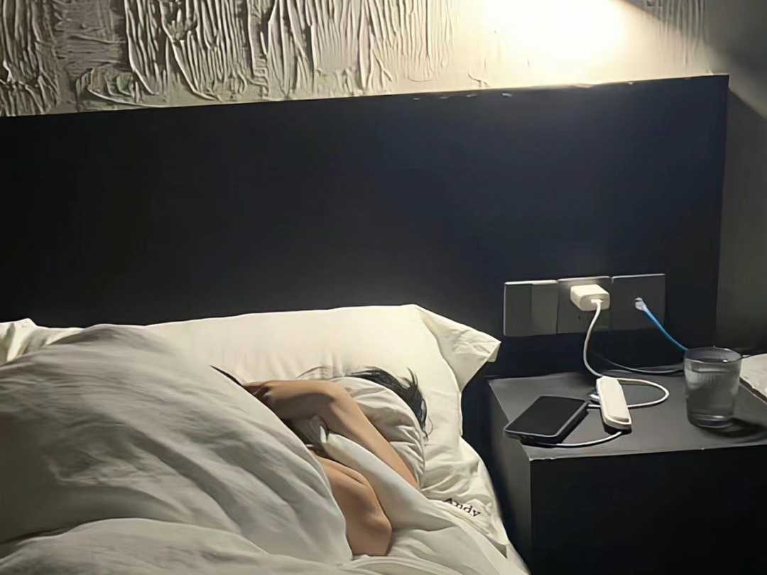 有一天我看见了一颗很奇怪的树 但我不想告诉你了. ​​​