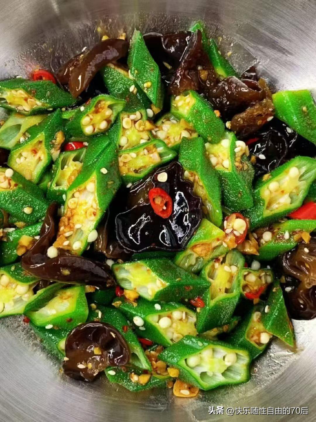 今天吃什么秋葵的味道鲜美独特，清香可口，搭配其他食材一起烹制，更加美味。