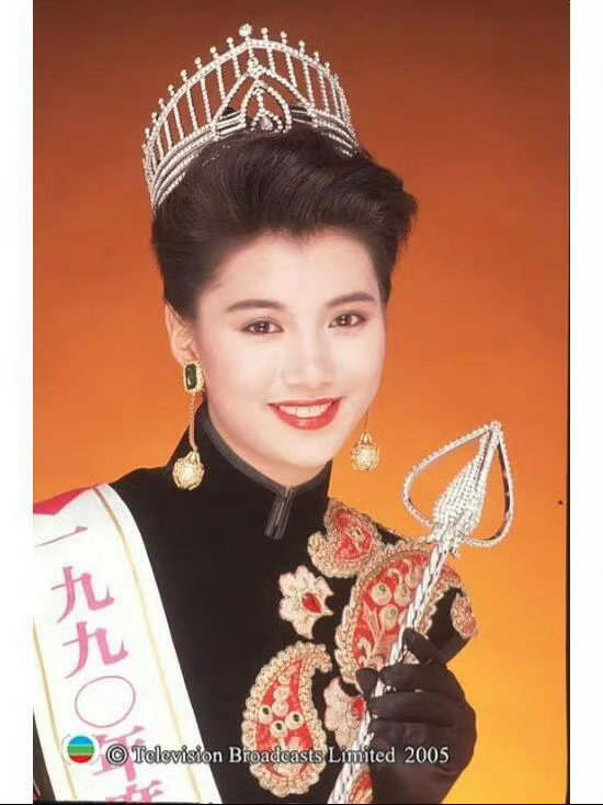 袁咏仪香港小姐的含金量还在上升袁咏仪香奈儿老了还是香奈儿  几十年如一日的美貌与