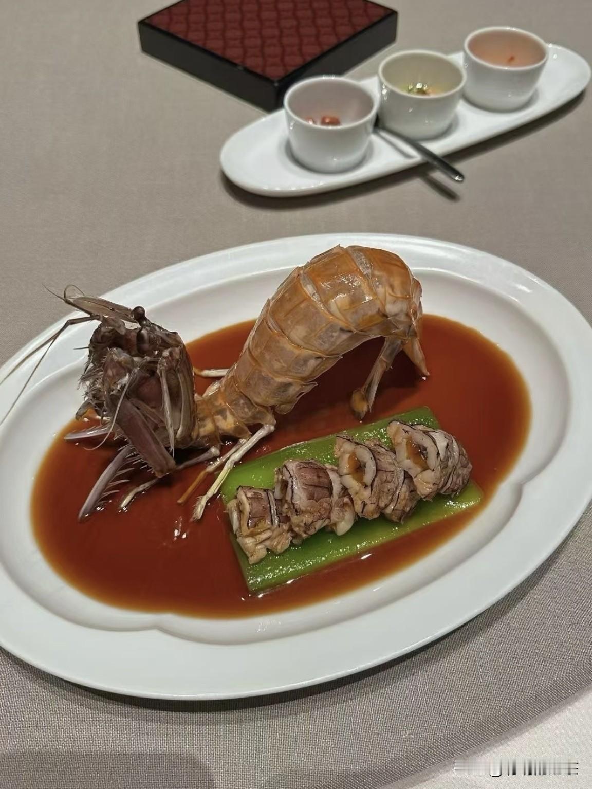 贫穷限制了我的想象，一只皮皮虾1280元，四块肉，一口300……