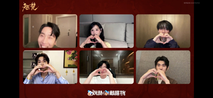 陈都灵是来军训的吧翘楚男团好整齐的比心 哎呦俺不中了...都灵其实是军训教官来的