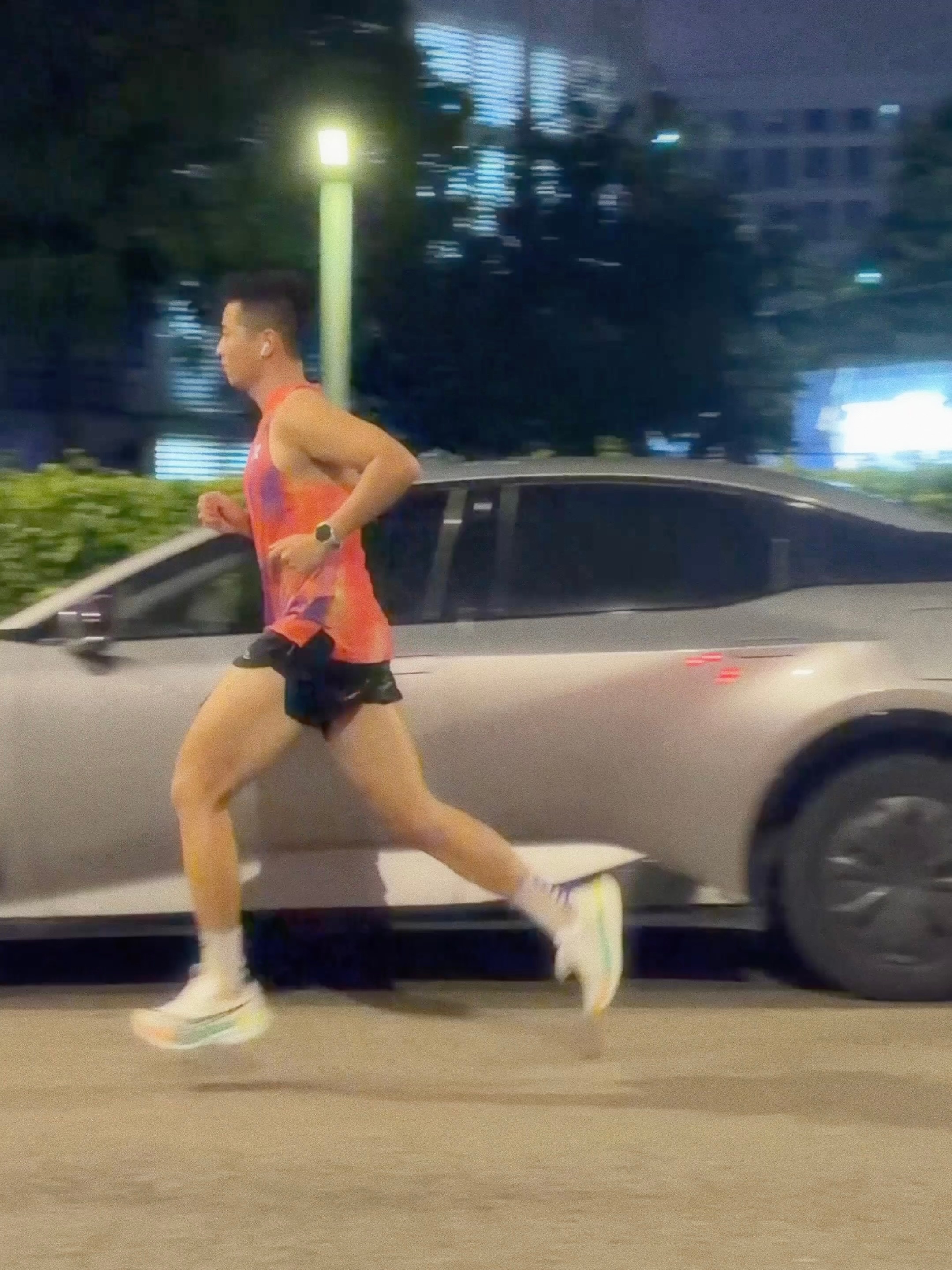 跑步打卡[超话]  10k | 花时间运动是件快乐的事运动大概是最好的情绪出口。