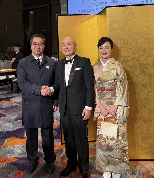 萧旭岑回台湾就变了？

昨晚，国民党副主席萧旭岑参加了日本驻台机构的酒会
公开表