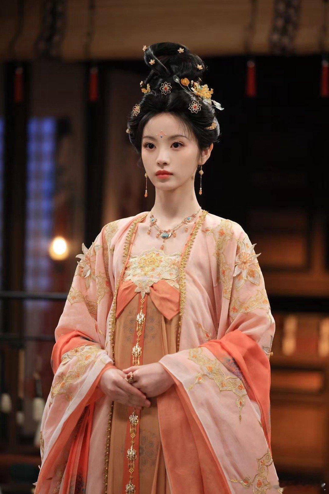 子夜归女本位视角 看武祯就知道，女本位不是强硬，是清醒地知道自己要什么。 ​​​