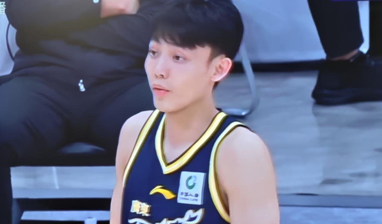 让了车马炮的广东队，相当于拱手送北京北汽晋身季后赛4强[大笑][大笑][大笑]