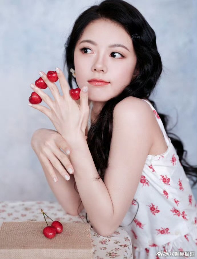 赵今麦 高配得感女主看赵今麦演高配得感女主真的好过瘾！就像《樱桃琥珀》里，面对质