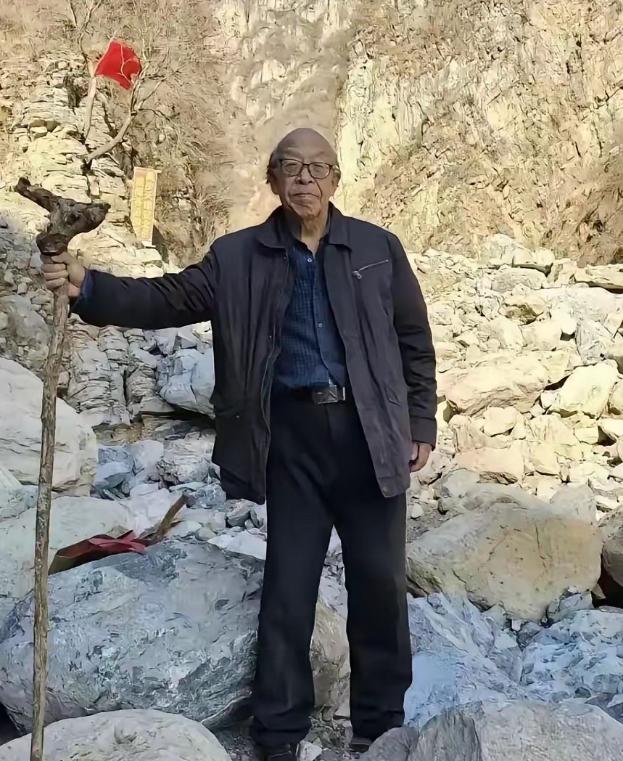 "太有毅力了！" 河北保定阜平 81 岁老人赵记臣退休后不爱广场舞、不玩手机，一