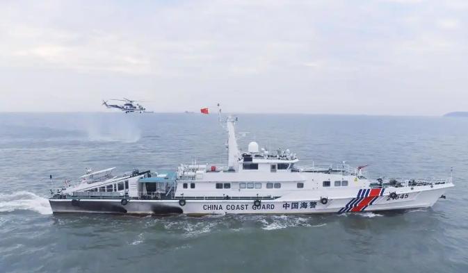 日菲迈出危险一步，中国严厉警告！

【凤凰网】6月1日，中国海警岱山舰编队位中国