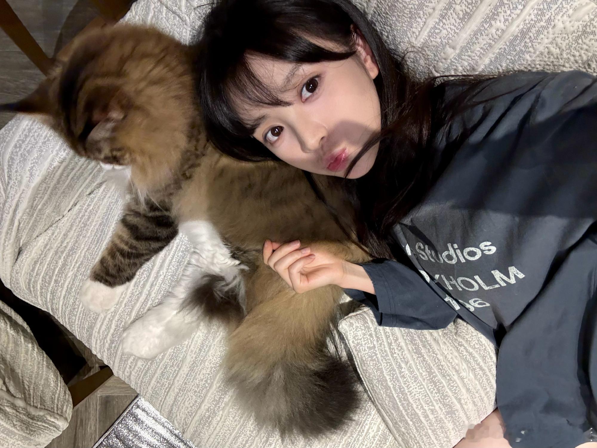 田曦薇营业，可可爱爱的[老师爱你]…看美女营业心情都好[流鼻血] ​​​