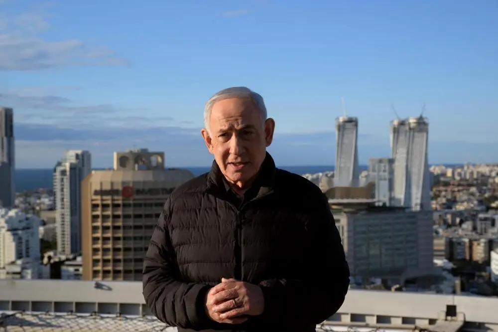 引爆舆论！西班牙小镇用14公斤炸药，炸碎7米内塔尼亚胡塑像，以方暴怒反击
 
当