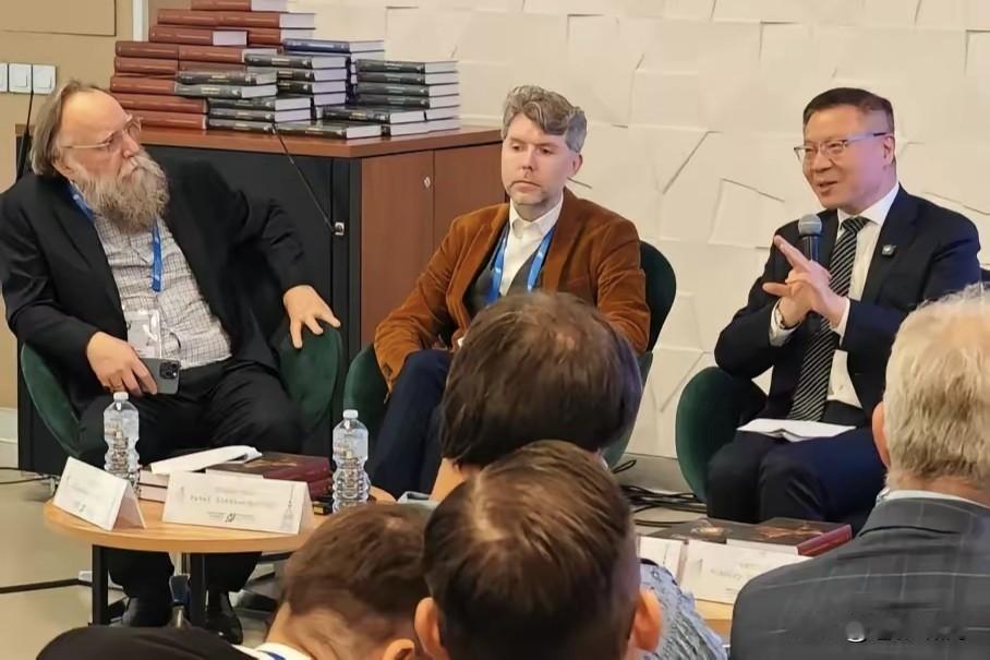张维为教授赴俄大学演讲，题目是“中国式现代化的时间尺度与空间纬度”，受到大学师生