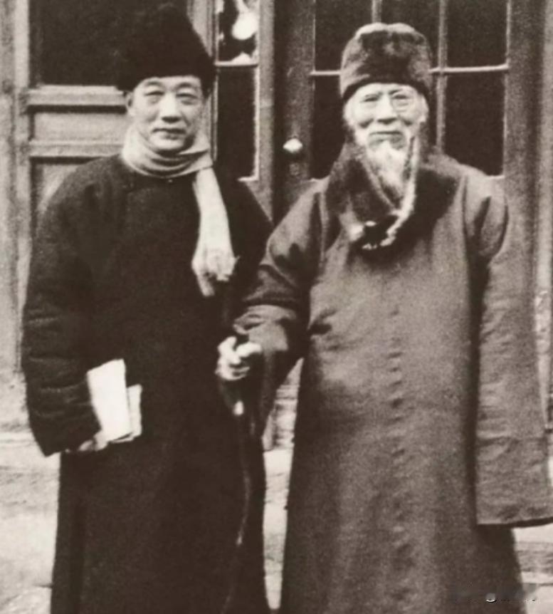 [微笑]1947年，徐悲鸿为好友刘金涛作画，谁料刚画到一半就停电了，无奈只好放弃