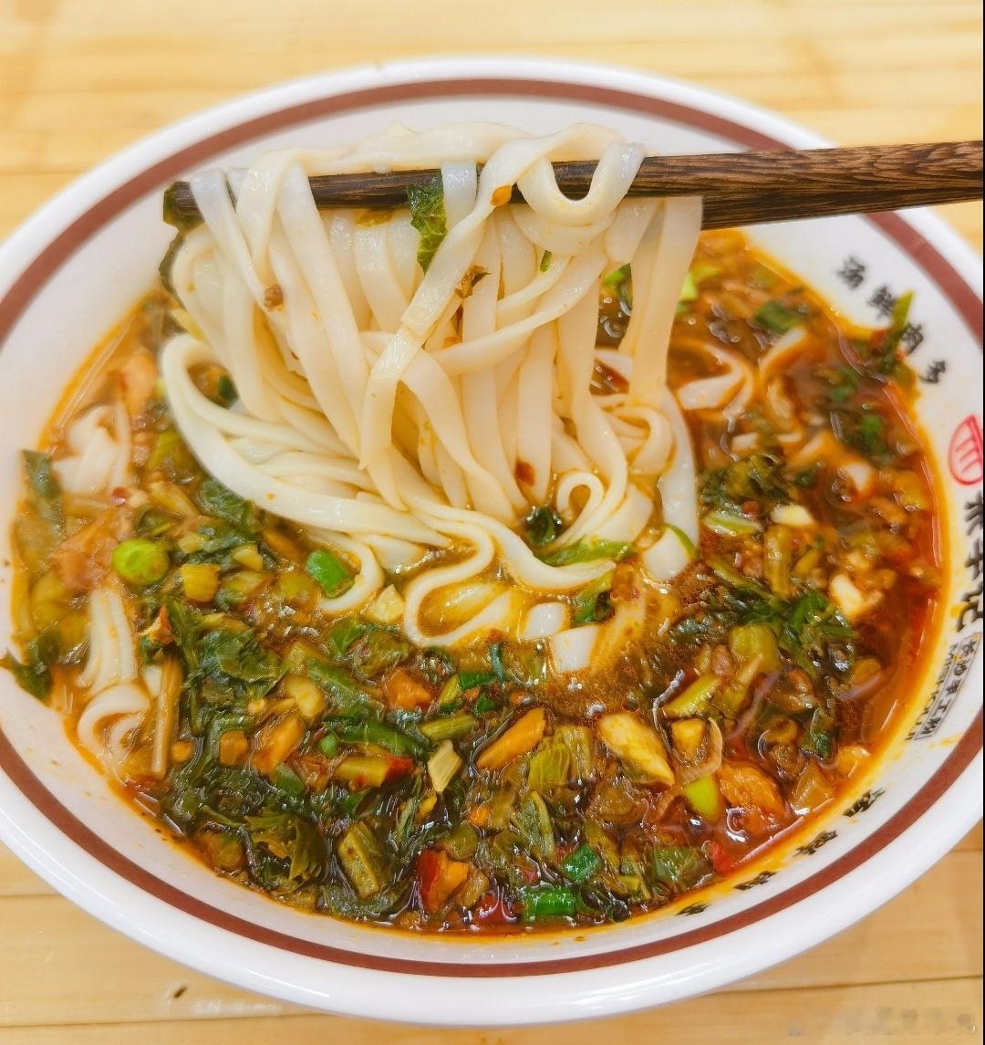 从一顿简单的早餐开始，享受生活的每一刻吧😋～长沙米粉