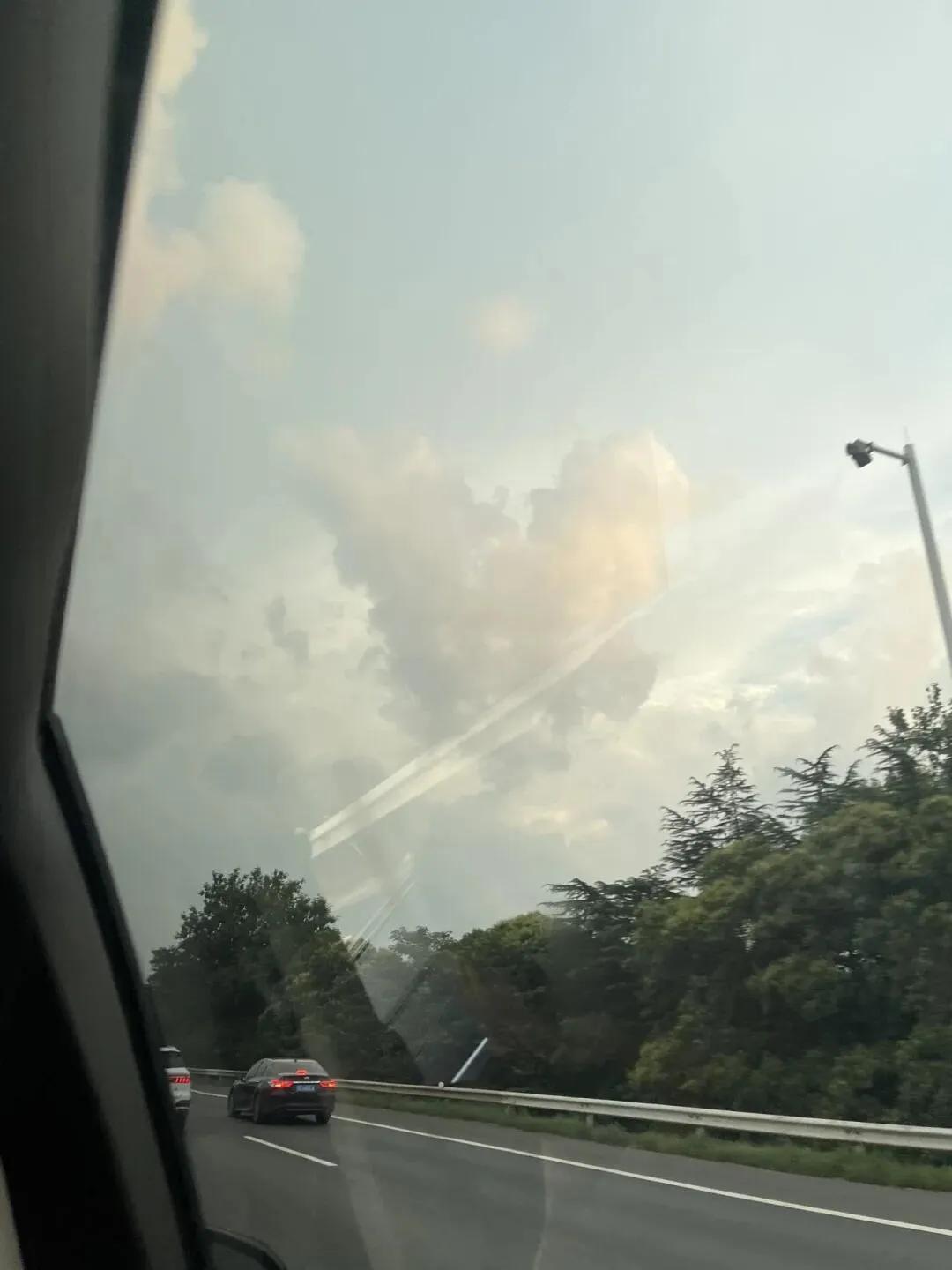 把自闭症孩子送到了自闭症寄宿机构
开始都在反复挣扎，纠结了无数个日夜，最终还是狠