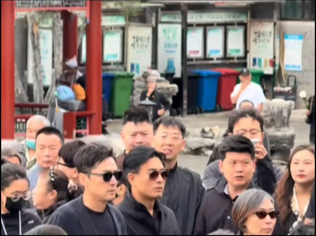 9月30日，胡歌到达北京八宝山，出席游本昌告别仪式