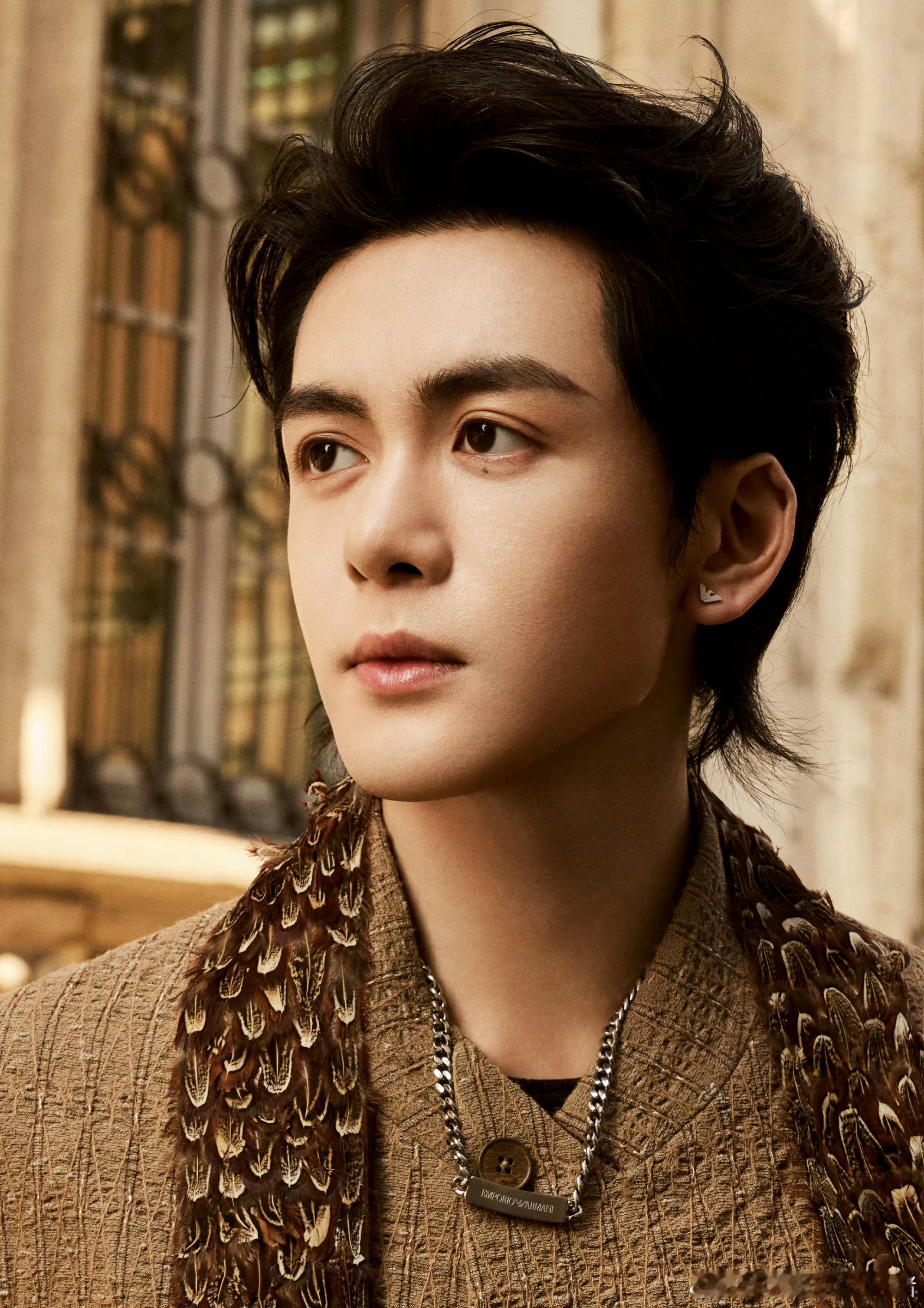 曾舜晞米兰看秀造型出图，完全是矜贵公子