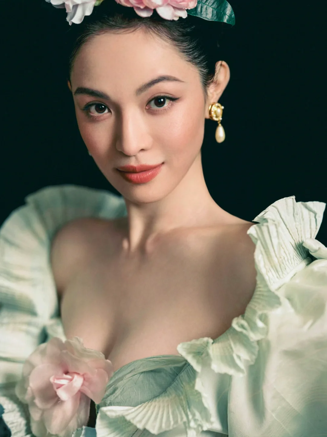 钟姐今天完全是油画走出来的古典美人